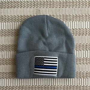 nwot Mens flag gray beanie